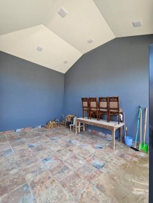 Bakıda Şüvəlan qəsəbəsində dəniz mənzərəli yeni ev satılır. Ev 5 otaq, 180 m2, -9
