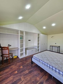 Bakıda Şüvəlan qəsəbəsində dəniz mənzərəli yeni ev satılır. Ev 5 otaq, 180 m2, -10