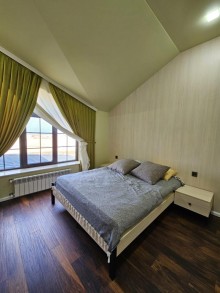 Bakıda Şüvəlan qəsəbəsində dəniz mənzərəli yeni ev satılır. Ev 5 otaq, 180 m2, -12