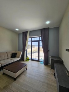 Bakıda Şüvəlan qəsəbəsində dəniz mənzərəli yeni ev satılır. Ev 5 otaq, 180 m2, -16