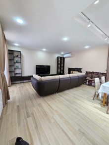 Bakıda Şüvəlan qəsəbəsində dəniz mənzərəli yeni ev satılır. Ev 5 otaq, 180 m2, -18