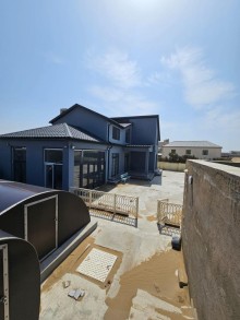 Bakıda Şüvəlan qəsəbəsində dəniz mənzərəli yeni ev satılır. Ev 5 otaq, 180 m2, -19