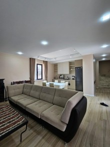 Bakıda Şüvəlan qəsəbəsində dəniz mənzərəli yeni ev satılır. Ev 5 otaq, 180 m2, -20