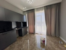 Mərdəkan q. Satılır 4 otaqlı həyət evi/bağ evi 170 m², -8