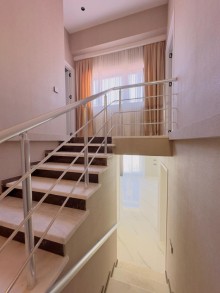 Bakı şəhəri, Mərdəkan qəsəbəsi, həyət evi satılır, 140 m2, 4 otaq, -14