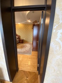 Bakı şəhəri, Saray qəsəbəsində 3 mərtəbli 6 otaqlı ev satılır, -14