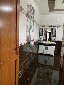 Bakı şəhəri, Saray qəsəbəsində 3 mərtəbli 6 otaqlı ev satılır, -15