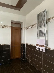 Bakı şəhəri, Saray qəsəbəsində 3 mərtəbli 6 otaqlı ev satılır, -16