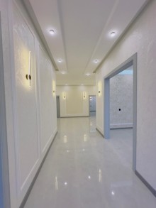продается новый дом с просторным двором и светлыми комнатами в Баку, -12