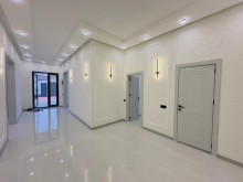 продается новый дом с просторным двором и светлыми комнатами в Баку, -14