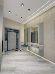 Bakıda Bravo supermarket yolunda Modern əşyalı Villa ev satılır, -7
