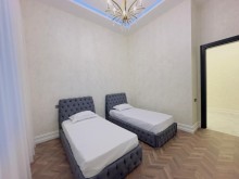 Mərdəkan Əncirlik massivində 1 mərtəbəli villa satılır. 5 otaqlı Modern ev, -13