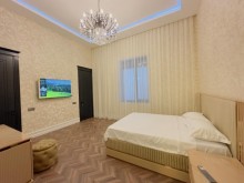 Mərdəkan Əncirlik massivində 1 mərtəbəli villa satılır. 5 otaqlı Modern ev, -18