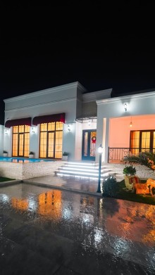Mərdəkanda 1 mərtəbəli, 4 otaqlı modern ev satılır. Bağ evi 5 sot topraqda inşa edilib, -3