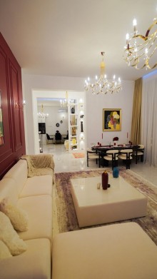 Mərdəkanda 1 mərtəbəli, 4 otaqlı modern ev satılır. Bağ evi 5 sot topraqda inşa edilib, -8