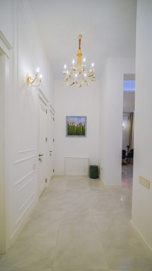 Mərdəkanda 1 mərtəbəli, 4 otaqlı modern ev satılır. Bağ evi 5 sot topraqda inşa edilib, -13