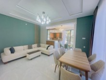 Mərdəkanda yeni tikilmiş gözəl villa satılır. 3 sot torpaq sahəsi, -10