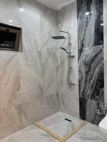 Novxanı bağlarında dənizə yaxın modern ev satılır. Akvaparkdan Diana restoranı istiqamətində, -15