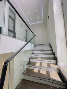 Bakıda 2 mərtəbəli modern ev satılır. Şüvəlan qəsəbəsində 5 otaqlı yeni dacha, -10