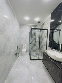 Bakıda 2 mərtəbəli modern ev satılır. Şüvəlan qəsəbəsində 5 otaqlı yeni dacha, -16