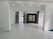 Mərdəkanda  Bravo market və TT market ətrafında yola yaxın modern villa satılır, -10