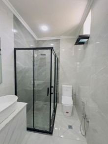 Mərdəkanda  Bravo market və TT market ətrafında yola yaxın modern villa satılır, -19