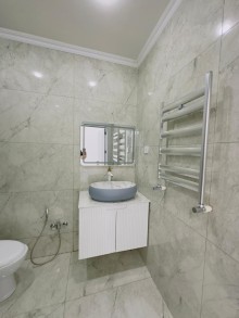 Mərdəkanda  Bravo market və TT market ətrafında yola yaxın modern villa satılır, -20