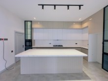 Bakıda fərdi həyət evləri massivi sayılan Şüvəlan qəsəbəsində modern ev satılır, -10