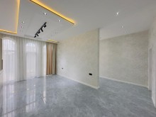 Mərdəkanda yeni 1 mərtəbəli ev satılır. 3 sot torpaq sahəsi, -15