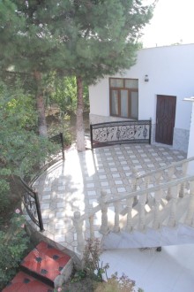 Gəncə şəhərində 1 hektar ərazidə 3 həyət evi olan kompleks satılır, -11