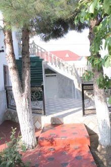 Gəncə şəhərində 1 hektar ərazidə 3 həyət evi olan kompleks satılır, -12