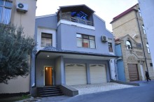 Gənclikdə "Milyonerlər Məhəlləsi"də, 3 mərtəbəli  Villa, -18