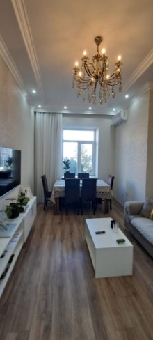 İnşatçılar prospekti,Statistika komitəsinin yanı Köhnə Tikili, -2