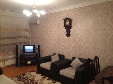 satilir-2-otaq-kohne-tikili-baki-bineqedi-8-ci-mikrorayon-azadliq-33-1764694112